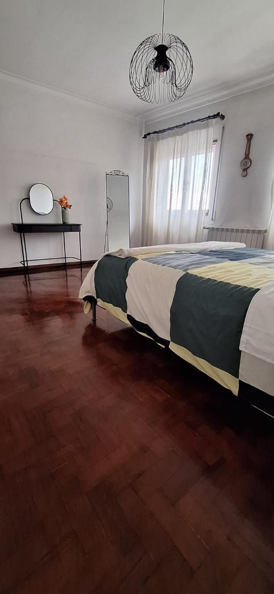 Casa Jose E Maria - Moradia Espacosa Com Jardim No Centro De *